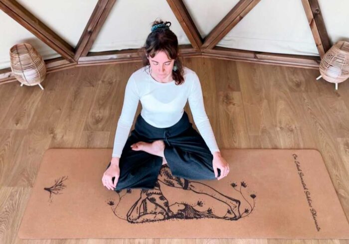 Matt de yoga ilustrado “Halasana” - Imagen 5